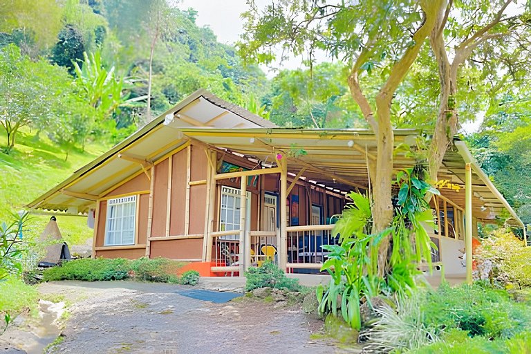 Habitacion familiar en Los Gulungos Lodge Jardín