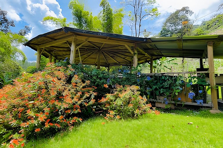 Habitacion familiar en Los Gulungos Lodge Jardín